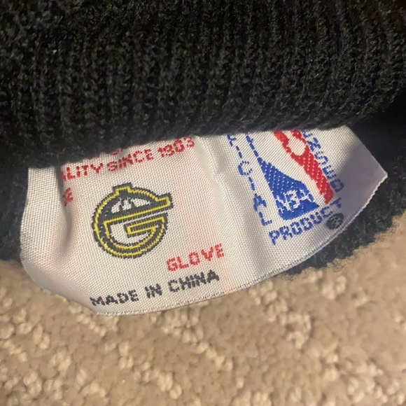 Vintage Youth Seattle SuperSonics Mittens - Picture 2 of 4